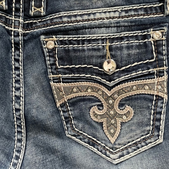 Rock Revival Mid Rise Curvy Capri Jean Audrina Wash Embroidery Rhinestones Sz 28 - Picture 9 of 16